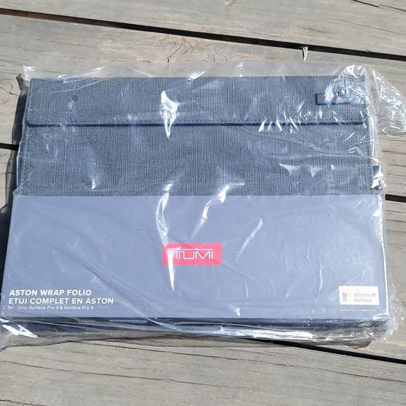 NIB- Microsoft Surface Pro 3/4 Folio Case
